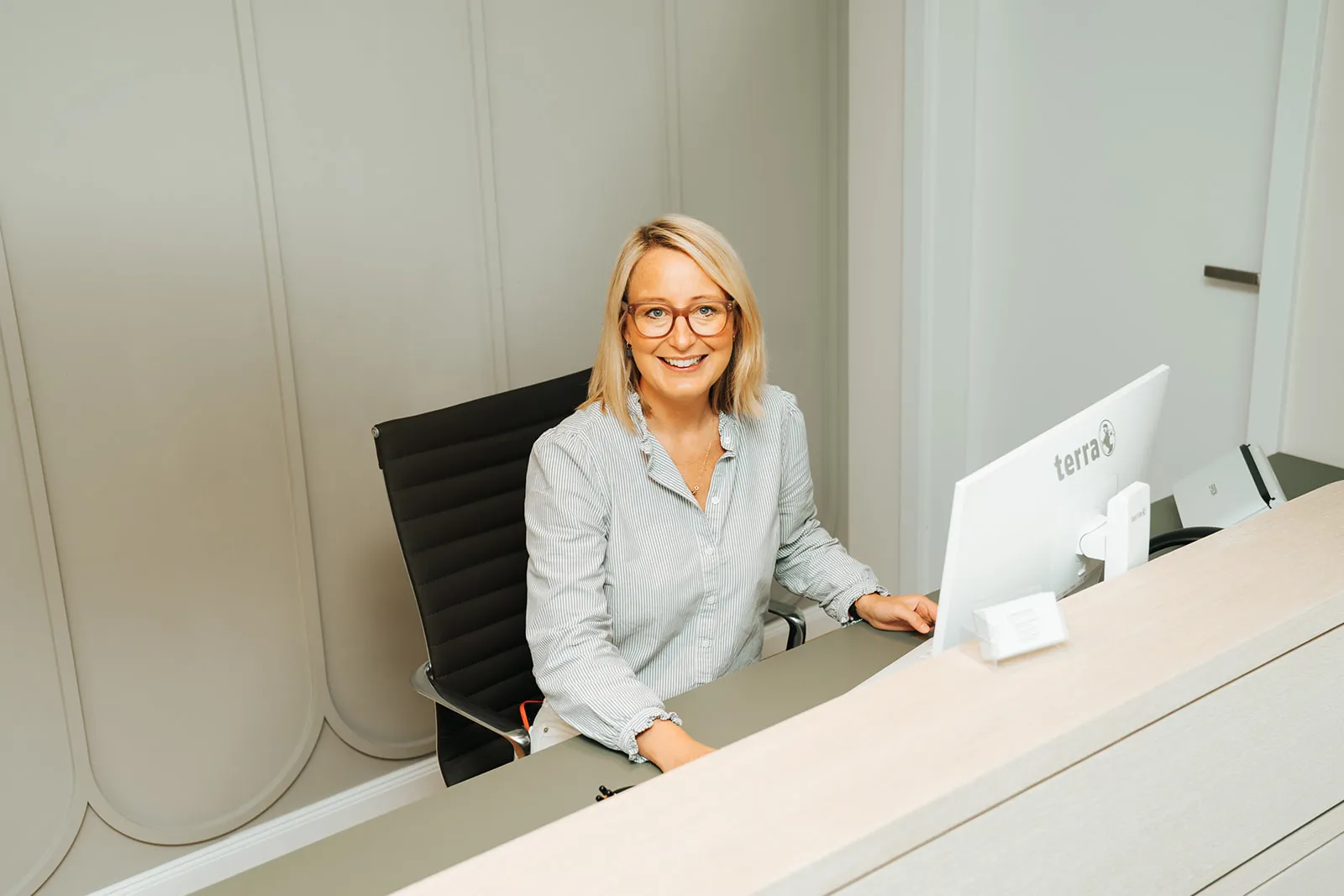Mitarbeiterin am Empfang der orthopädischen Privatpraxis Dr. Buchholz